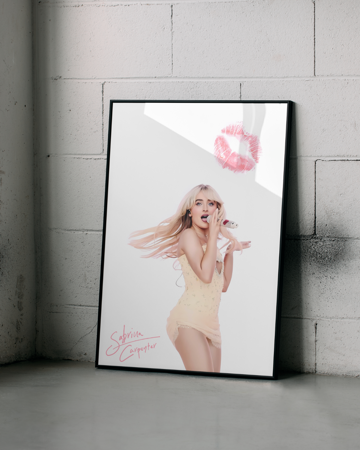 Plakat "Sabrina Carpenter - Kiss" - VisualVerses