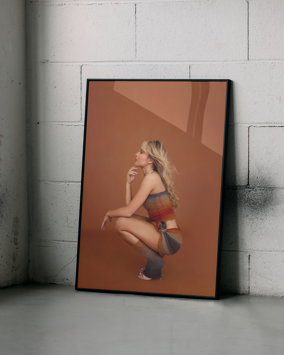 Plakat "Sabrina Carpenter - Side" - VisualVerses
