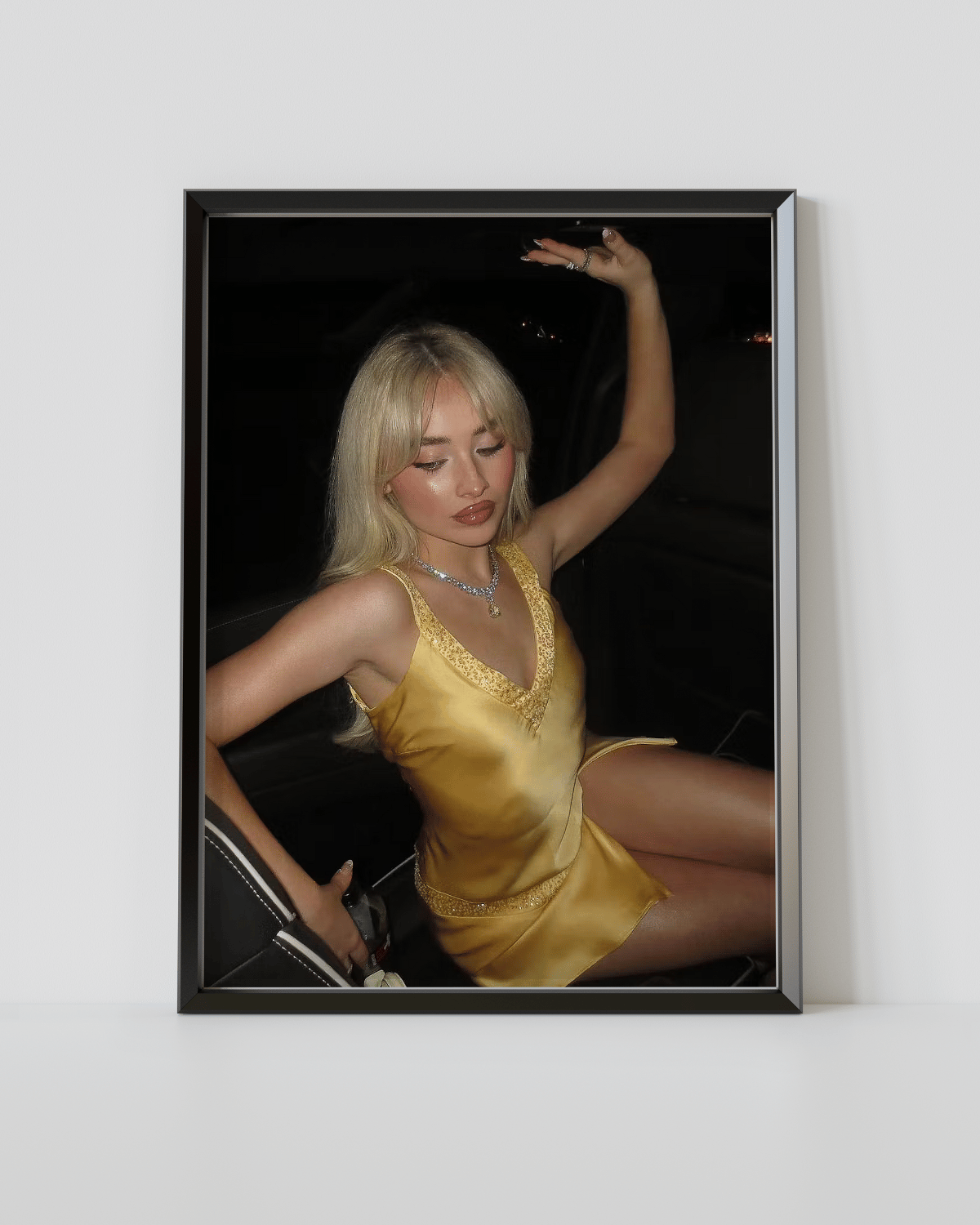 Plakat "Sabrina Carpenter - Yellow" - VisualVerses