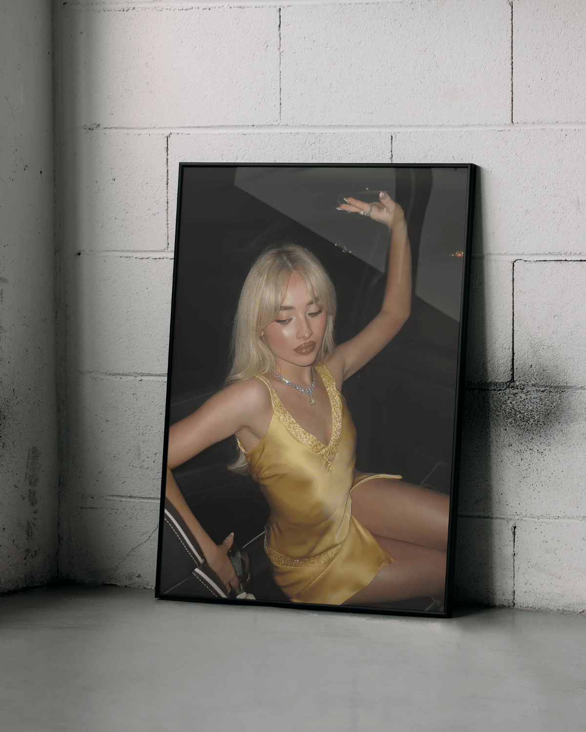 Plakat "Sabrina Carpenter - Yellow" - VisualVerses